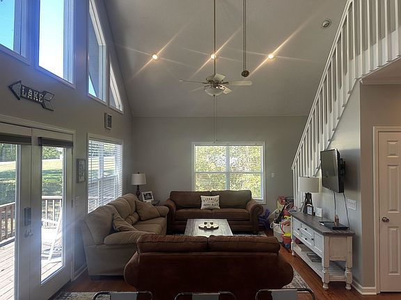 4th image of 995 Holiday Hills Ln