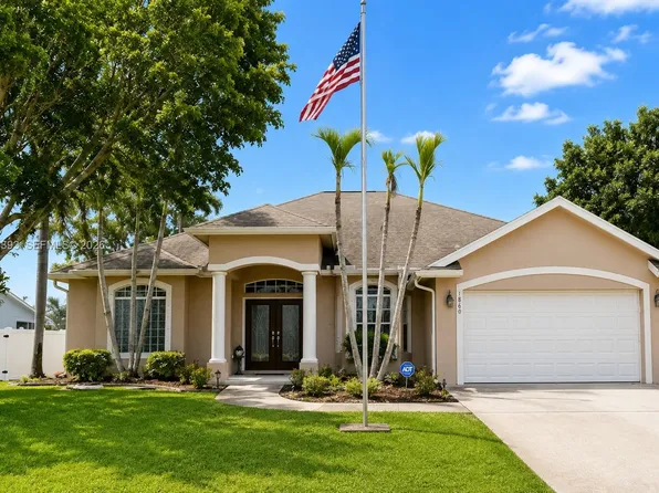 1860 SE Gaskins Cir, Port Saint Lucie, FL 34952