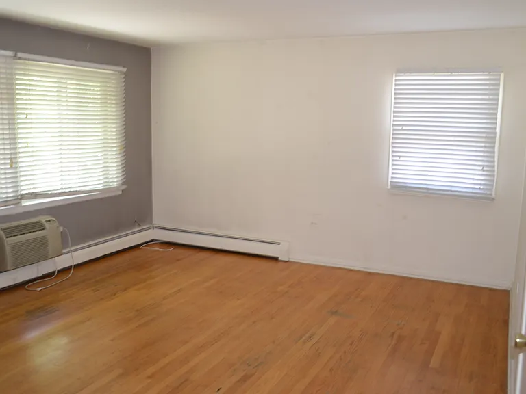 1603-1609 Waukegan Rd #11 — Photo 7