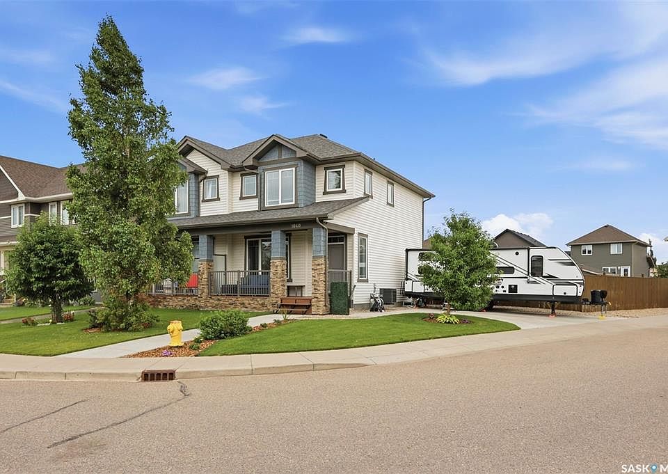 1st image of 1040 Kolynchuk CRESCENT