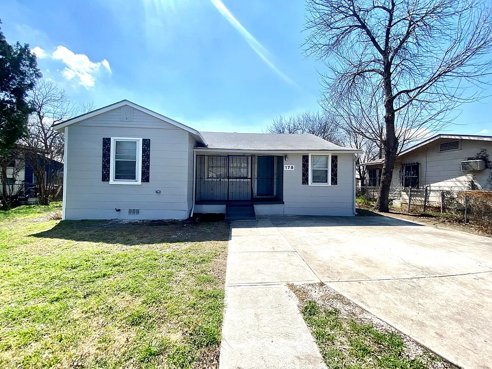 178 Sweetbriar Ave