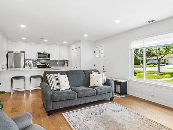 4th image of 546 E Old Willow Rd #249-A