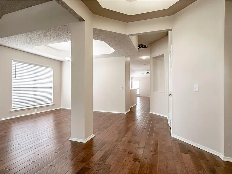 206 Meredith Ct — Photo 4