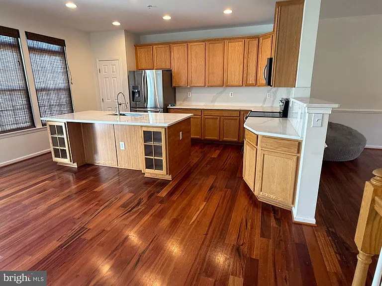 7581 Taunton Ct — Photo 8