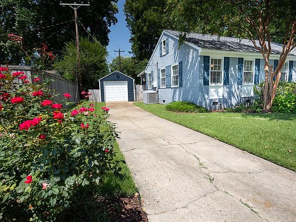 3rd image of 84 S Larchmont Cir
