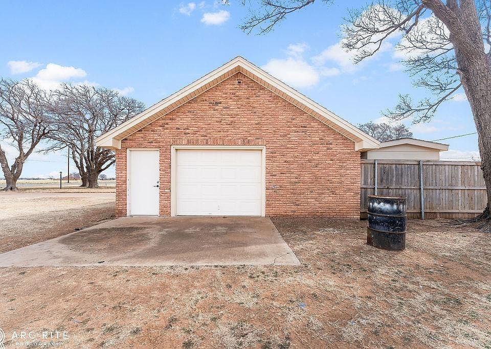 2411 W Division St, Slaton, TX 79364 MLS 202302032 Zillow