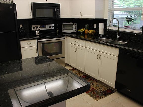 5th image of 241 SW 38th St