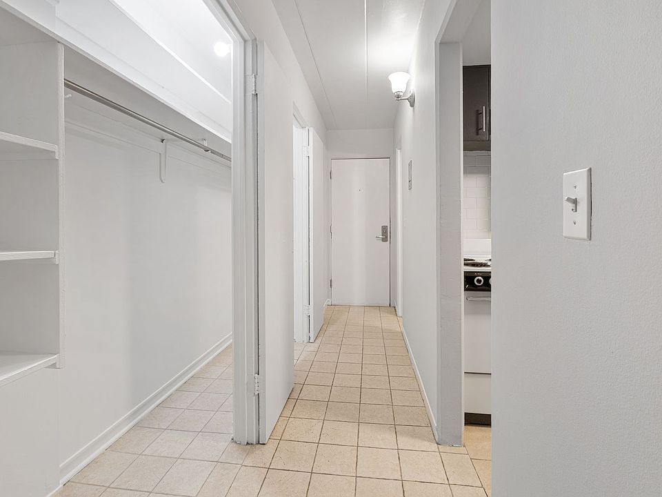 1st image of 6012 N Kenmore Ave APT 3D