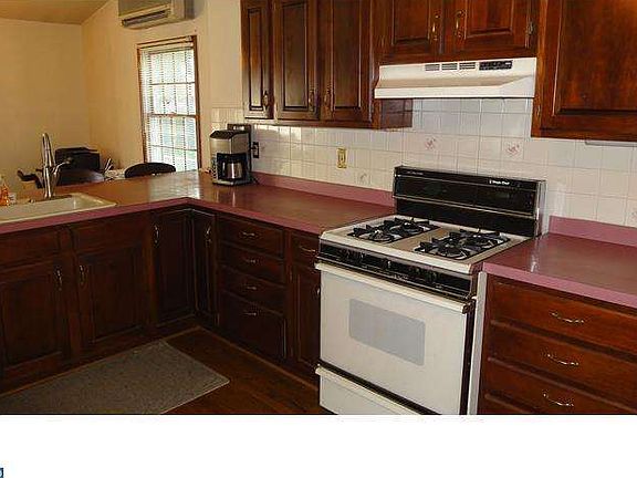 5th image of 303 S Dupont St