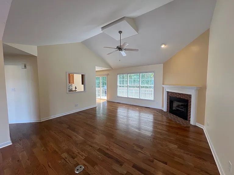 246 Winding Creek Rd — Photo 3