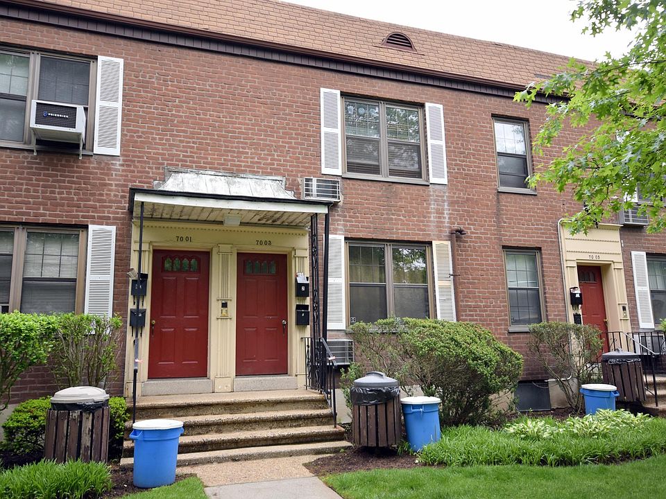 Beautiful 1BR Garden Condominium