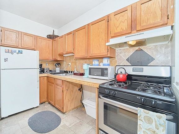 3rd image of 152 W 121st St #4