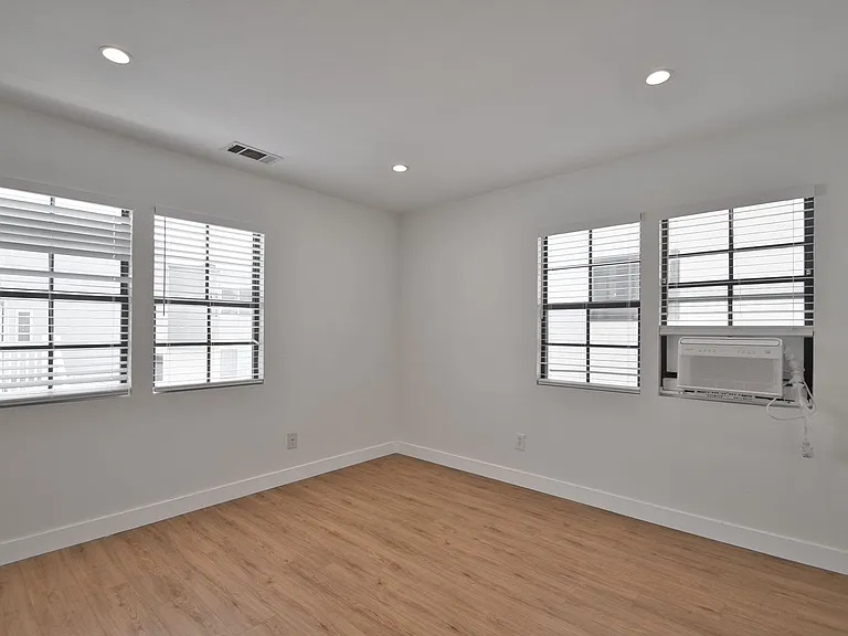 r918-920 — Photo 8