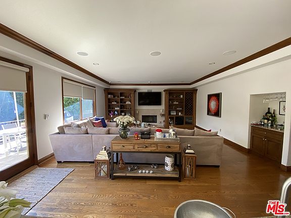 3rd image of 2056 Kerwood Ave