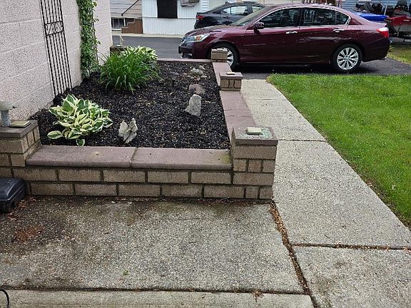 4th image of 103 Windsor Street