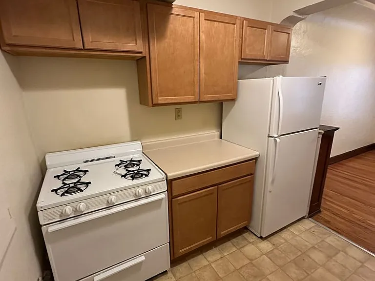 4480 N Oakland Ave — Photo 17