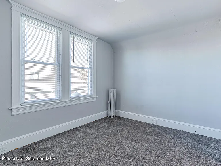 802 Quincy Ave — Photo 15
