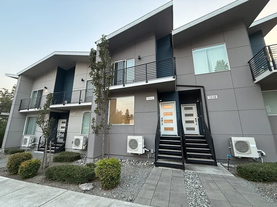 1942 NE 7th Ct