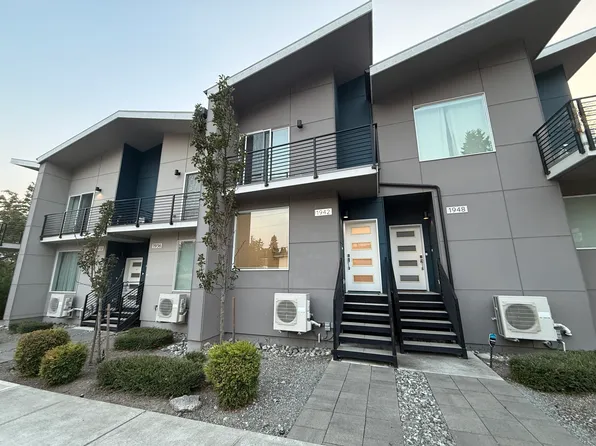 1942 NE 7th Ct, Renton, WA 98056