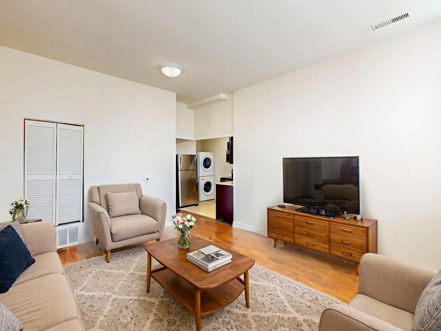 1 bed, $1,200 — Photo 2