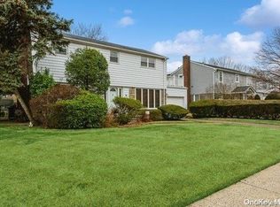 149 Rose Ln, New Hyde Park, NY 11040
