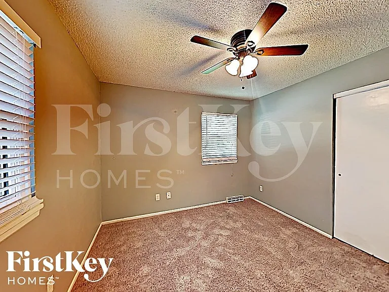 5906 NW Walnut Creek Cir — Photo 13