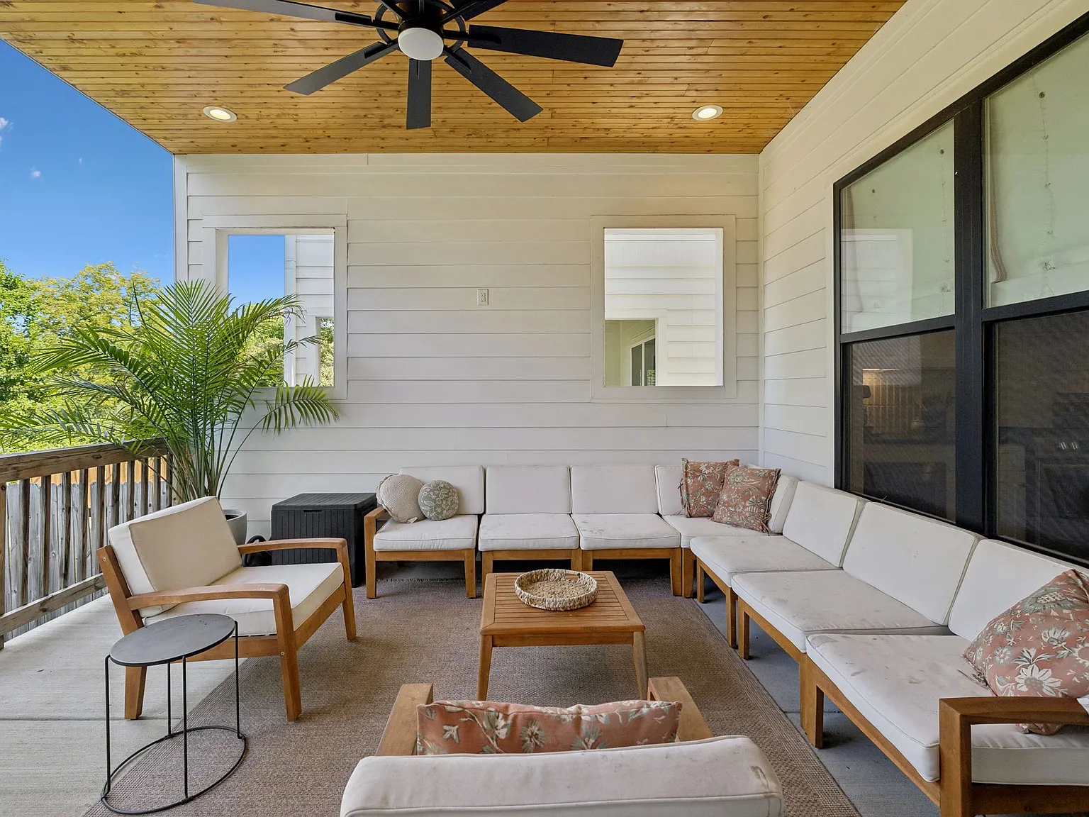 4 bed, 3.5 bath, 2430 sqft, $4,400 — Photo 4