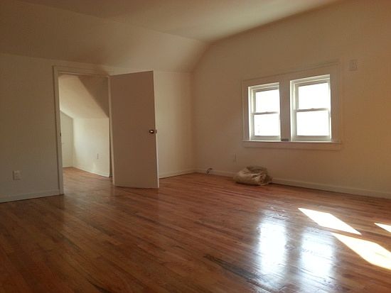 2nd image of 1341 Chandler