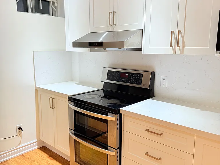 20 Hyacinth St #BASEMENT — Photo 5