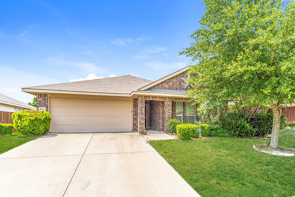 3 bed, 2.0 bath, 1770 sqft, $2,045 — Photo 1