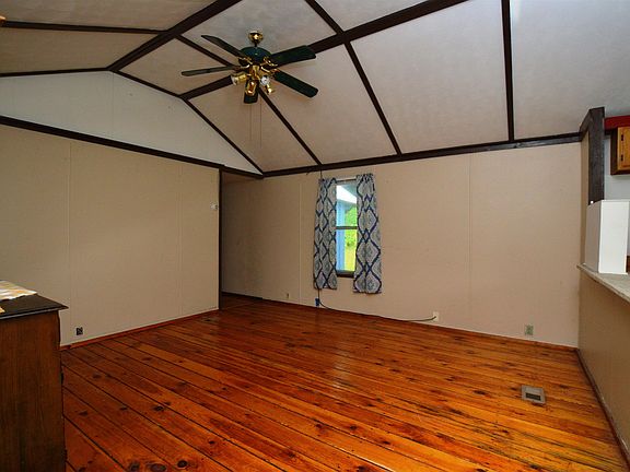 5th image of 25 Dogwood Lane