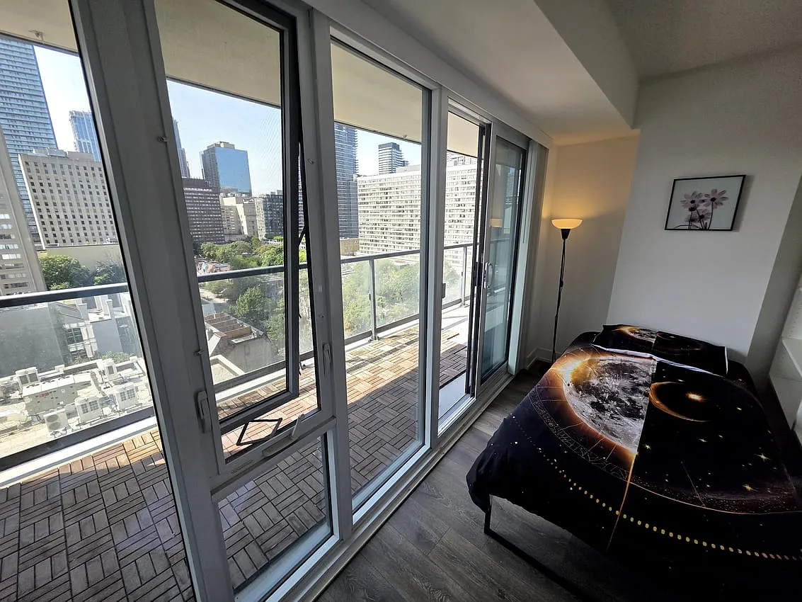Flex Room with Balcony - McGill Street & Church Street — Photo 3