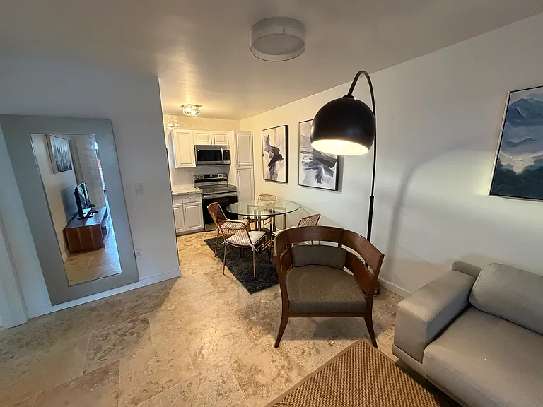 421 SW 9th St #4 — Photo 11