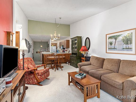 5th image of 4705 Rockvalley Dr NE