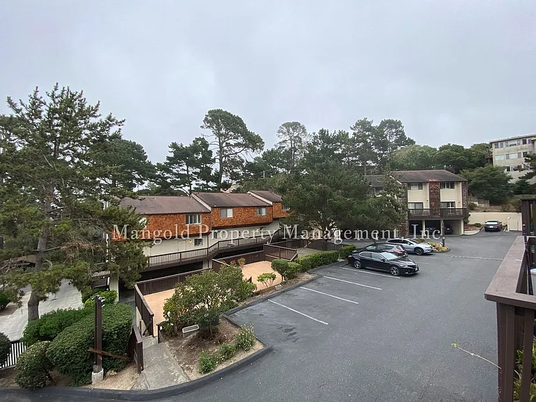 Huckleberry Hill Apartments — Photo 17