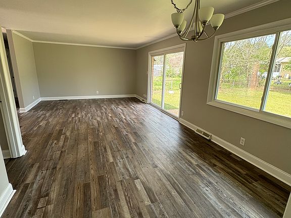 4th image of 10005 Hogan Dr SE