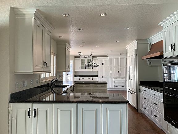 KITCHEN & BREAKFAST ROOM