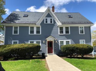 178 Elm St APT 2, Amesbury, MA 01913