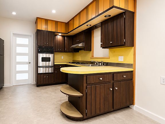4th image of 362 Grand St #2