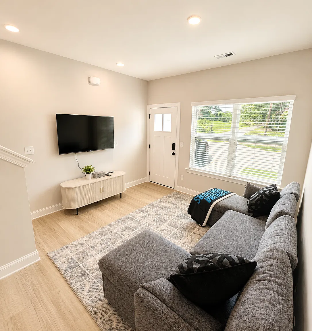 3 bed, 1275 sqft, $3,200 — Photo 3
