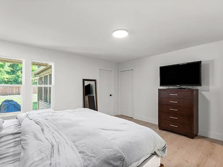 2507 Edgewater Dr — Photo 15