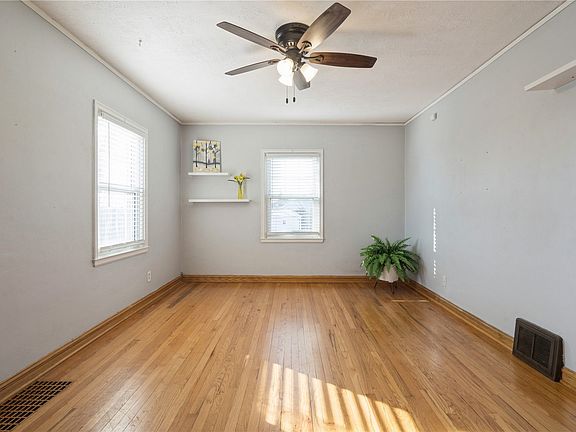 4th image of 3800 Hart Ct NE