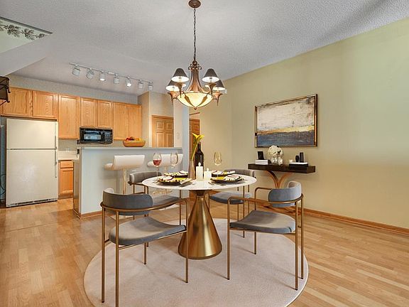 3rd image of 3623 Vermilion Ct N