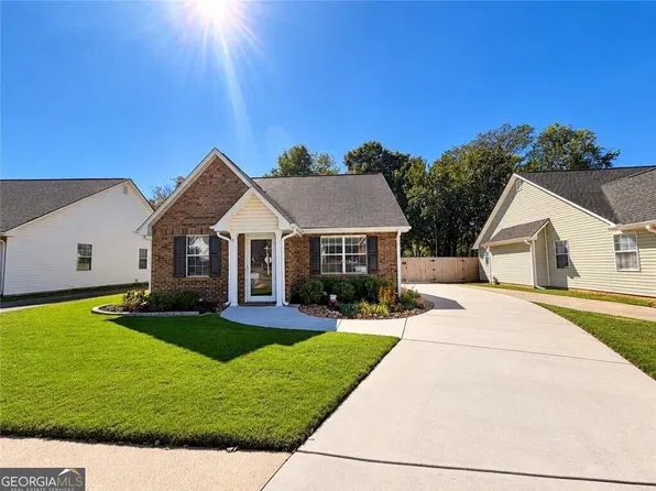 52 Pointe North Dr, Cartersville, GA 30120