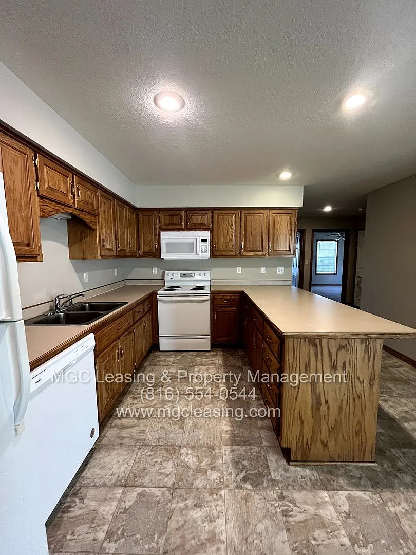 Building Photo - 622 Willow Ln #B