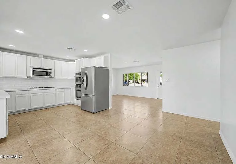 2601 E Dahlia Dr — Photo 1