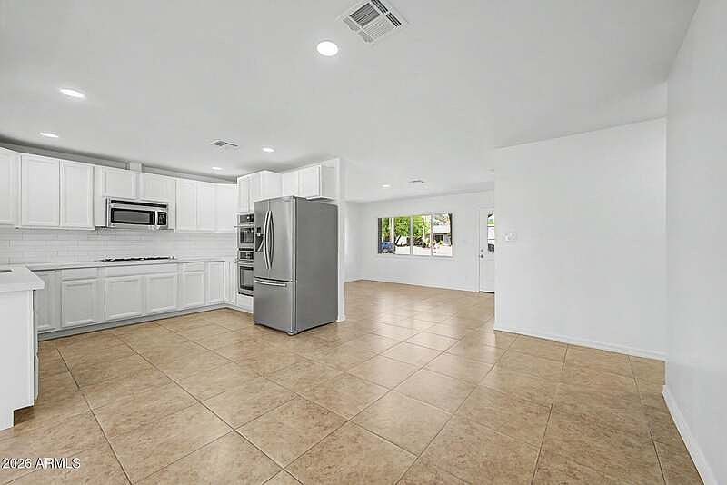1st image of 2601 E Dahlia Dr