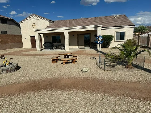 2214 Edgewood Dr — Photo 6