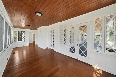 1326 Riverside Dr — Photo 32