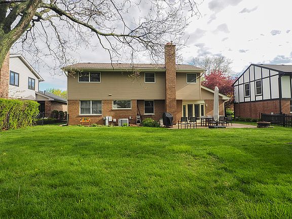 5th image of 1011 E Valley Ln
